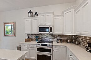 Splash Of Lime 3 Bedroom Home by RedAwning