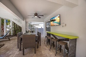 Splash Of Lime 3 Bedroom Home by RedAwning