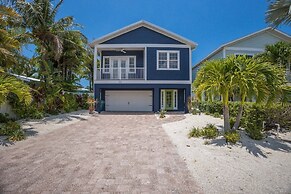 Splash Of Lime 3 Bedroom Home by RedAwning