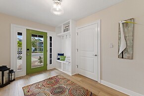 Splash Of Lime 3 Bedroom Home by RedAwning