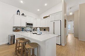 Splash Of Lime 3 Bedroom Home by RedAwning