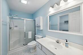 True Blue On 10th Hole, A Perfect Retreat For Golf Enthusiasts And Tho