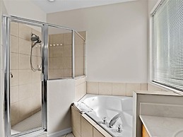 UniquelyÂ yourz 8 Bedroom Home by RedAwning