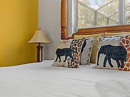 UniquelyÂ yourz 8 Bedroom Home by RedAwning