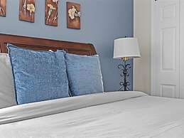 UniquelyÂ yourz 8 Bedroom Home by RedAwning