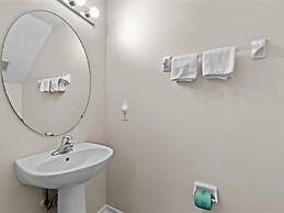 UniquelyÂ yourz 8 Bedroom Home by RedAwning