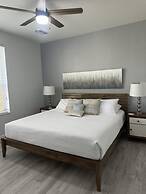 Vista Cay Luxury Serenity. 2 Bedroom Townhouse by RedAwning