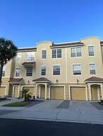 Vista Cay Luxury Serenity. 2 Bedroom Townhouse by RedAwning