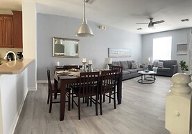 Vista Cay Luxury Serenity. 2 Bedroom Townhouse by RedAwning