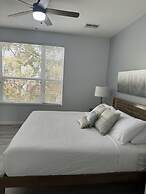 Vista Cay Luxury Serenity. 2 Bedroom Townhouse by RedAwning