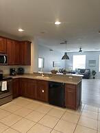 Vista Cay Luxury Serenity. 2 Bedroom Townhouse by RedAwning