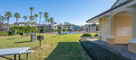 Vista Cay Luxury Serenity. 2 Bedroom Townhouse by RedAwning