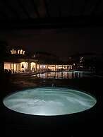 Vista Cay Luxury Serenity. 2 Bedroom Townhouse by RedAwning