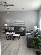 Vista Cay Luxury Serenity. 2 Bedroom Townhouse by RedAwning