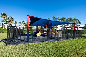 Vista Cay Luxury Serenity. 2 Bedroom Townhouse by RedAwning