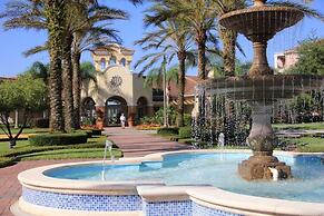 Vista Cay Luxury Serenity. 2 Bedroom Townhouse by RedAwning