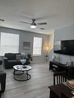 Vista Cay Luxury Serenity. 2 Bedroom Townhouse by RedAwning