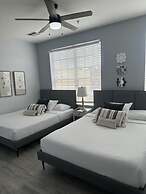 Vista Cay Luxury Serenity. 2 Bedroom Townhouse by RedAwning