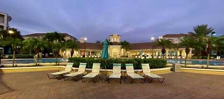 Vista Cay Luxury Serenity. 2 Bedroom Townhouse by RedAwning