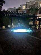 Vista Cay Luxury Serenity. 2 Bedroom Townhouse by RedAwning