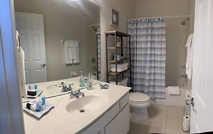 Vista Cay Luxury Serenity. 2 Bedroom Townhouse by RedAwning