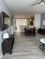 Vista Cay Luxury Serenity. 2 Bedroom Townhouse by RedAwning