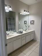 Vista Cay Luxury Serenity. 2 Bedroom Townhouse by RedAwning