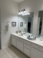 Vista Cay Luxury Serenity. 2 Bedroom Townhouse by RedAwning