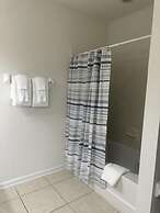 Vista Cay Luxury Serenity. 2 Bedroom Townhouse by RedAwning