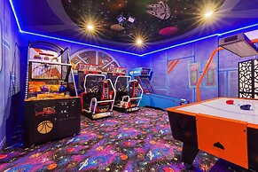 Twice-as-nice Home With Private Pool And Spa 8 Bedroom Home by Overmoo