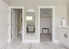 Vilano Fairway Golf & Beach Escape 5 Bedroom Home by Overmoon