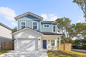 Vilano Fairway Golf & Beach Escape 5 Bedroom Home by Overmoon