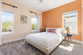 Vilano Fairway Golf & Beach Escape 5 Bedroom Home by Overmoon