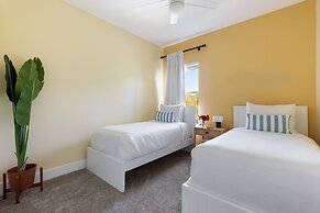 Vilano Fairway Golf & Beach Escape 5 Bedroom Home by Overmoon