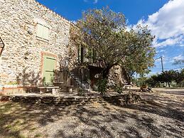 Pleasant Gite With Garden in the Vineyards