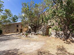 Pleasant Gite With Garden in the Vineyards