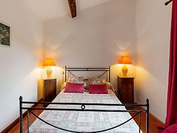 Pleasant Gite With Garden in the Vineyards