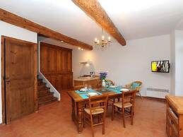 Pleasant Gite With Garden in the Vineyards