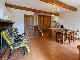Pleasant Gite With Garden in the Vineyards