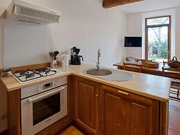 Pleasant Gite With Garden in the Vineyards