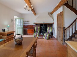 Pleasant Gite With Garden in the Vineyards