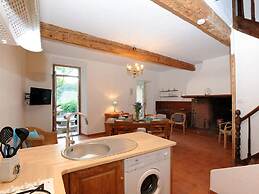Pleasant Gite With Garden in the Vineyards