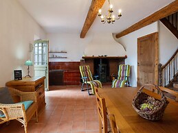 Pleasant Gite With Garden in the Vineyards