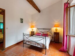 Pleasant Gite With Garden in the Vineyards