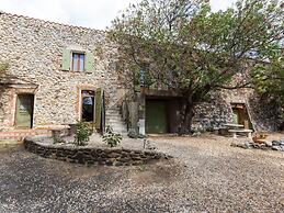 Pleasant Gite With Garden in the Vineyards