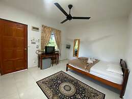 Collection O 91015 Sungai Batang Lake Chalet