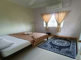 Collection O 91015 Sungai Batang Lake Chalet