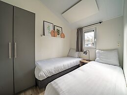 Nice Chalet With Combi Microwave, Near the Maas