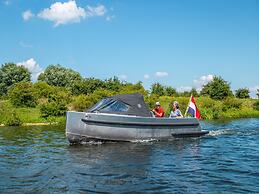 Nice Chalet With Combi Microwave, Near the Maas