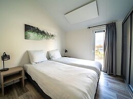 Nice Chalet With Combi Microwave, Near the Maas